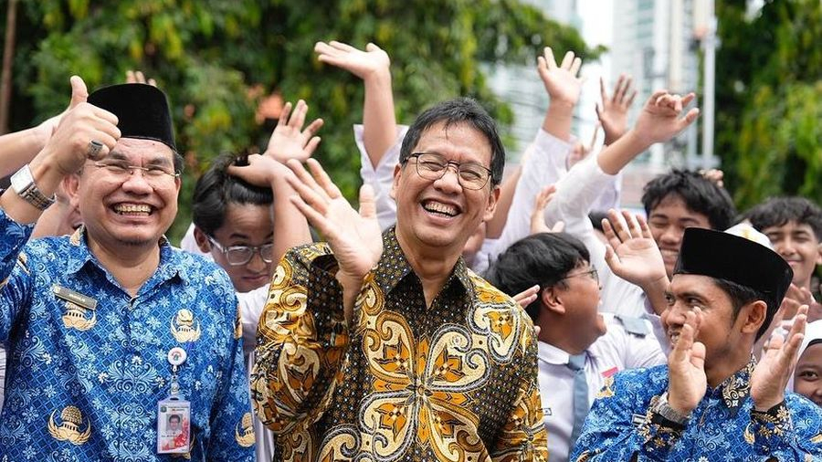 menteri-keuangan-menkeu-purbaya-yudhi-sadewa-saat-melakukan-kunjungan-di-sman-3-jakarta-senin-10112025-1762763582803_169